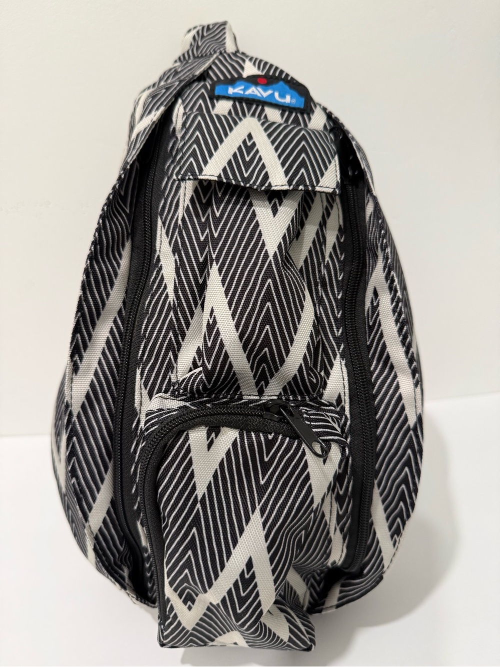Kavu Mini Rope Sling Black White Zig Zag - 2 Side Pockets + Front Cell Pockets